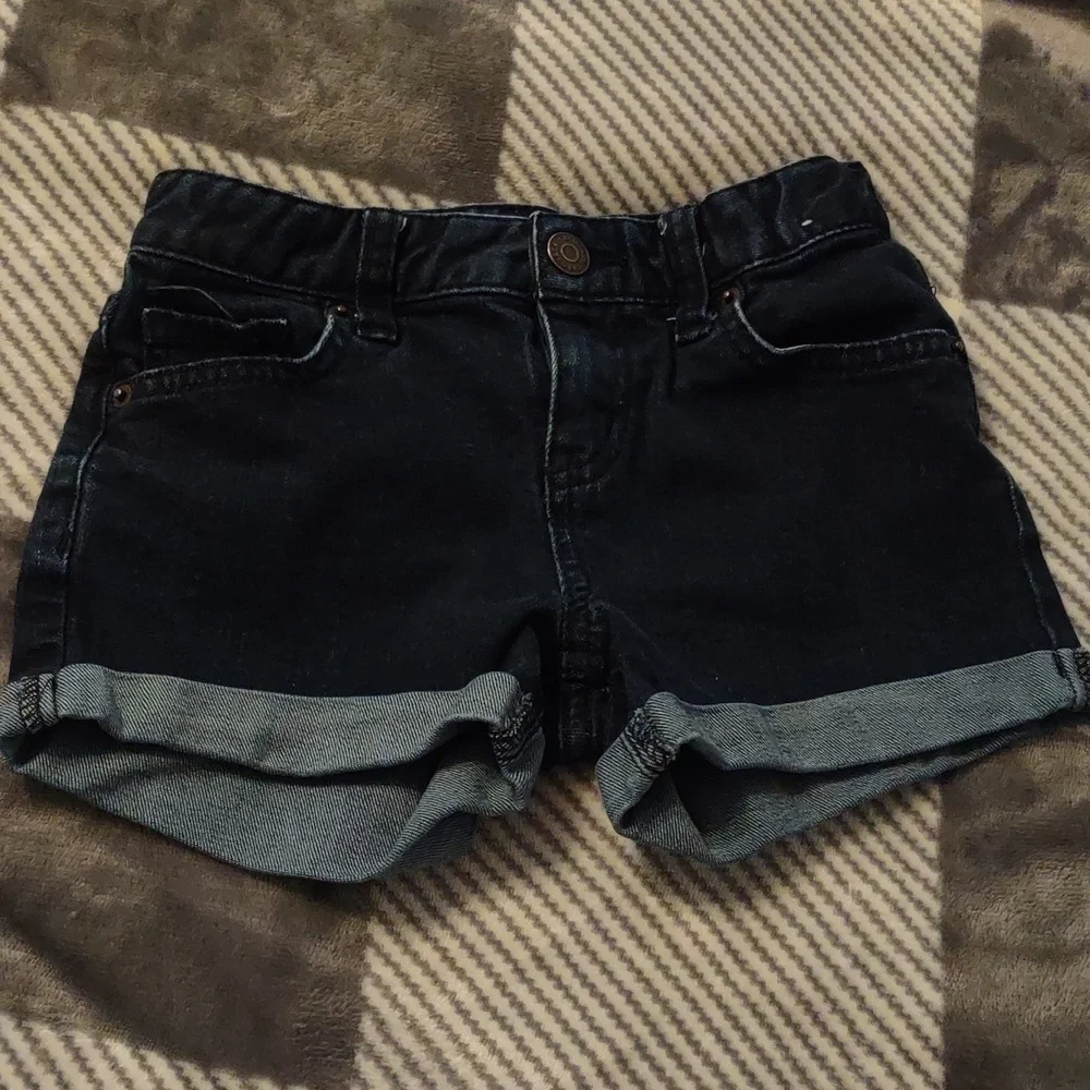 Girls Cat & Jack indigo denim shorts, size XS